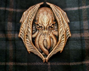 Cthulhu Kilt Pin, Hand Painted Resin, Lovecraft