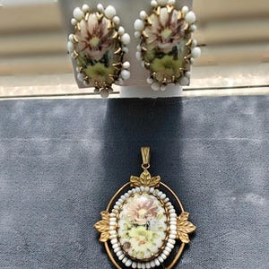 Rare MIRIAM HASKELL Set Pendant & Earrings Porcelain Floral Glass Beads Signed