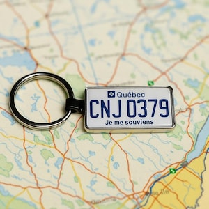 Quebec License Plate Keychain – Personalized Canada Souvenir Gift, Mini Quebec Tag Key Ring, CNJ 0379 Je Me Souviens