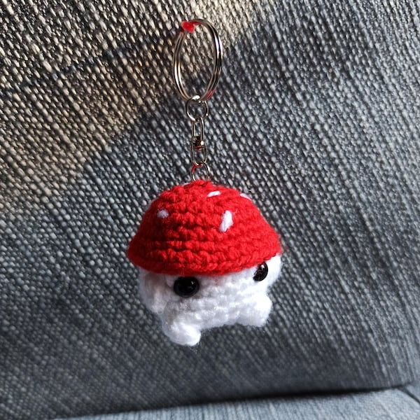 Bonhomme champignon - Porte-clés au crochet