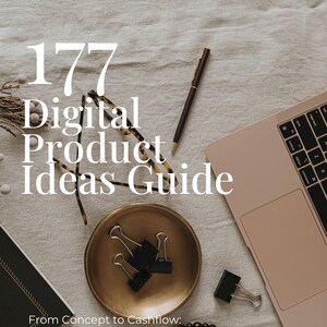 Könnte beinhalten: Ein Flatlay-Bild mit einem Laptop, einem Notizbuch, einem Stift, einer Schale mit Büroklammern, einer Perlenkette und einer Brille. Der Text "177 Digital Product Ideas Guide" ist in Weiß auf einem beigefarbenen Hintergrund dargestellt. Der Text "From Concept to Cashflow: Proven Ideas to Launch Your Digital Empire" ist in Schwarz auf einem weißen Hintergrund dargestellt.
