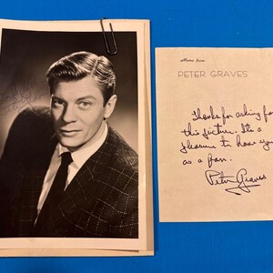 O talentoso astro de cinema e TV Peter Graves assinou foto e carta de fã