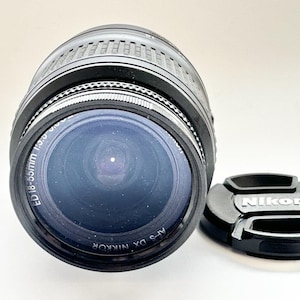 Nikon DX AF-S Nikkor 18-55mm 1:3.5-5.6 G ED Camera Lens Nice