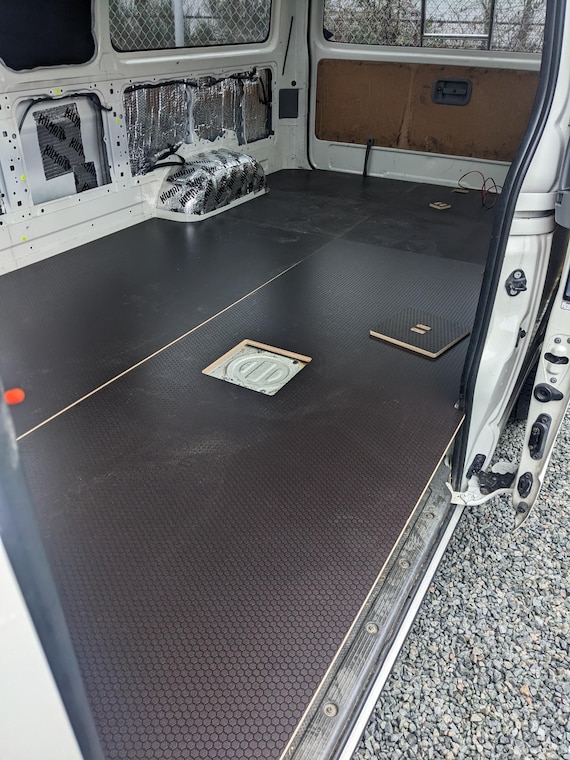 Toyota Hiace H200 - 2004-2019 - Regular Body, Regular Wheelbase