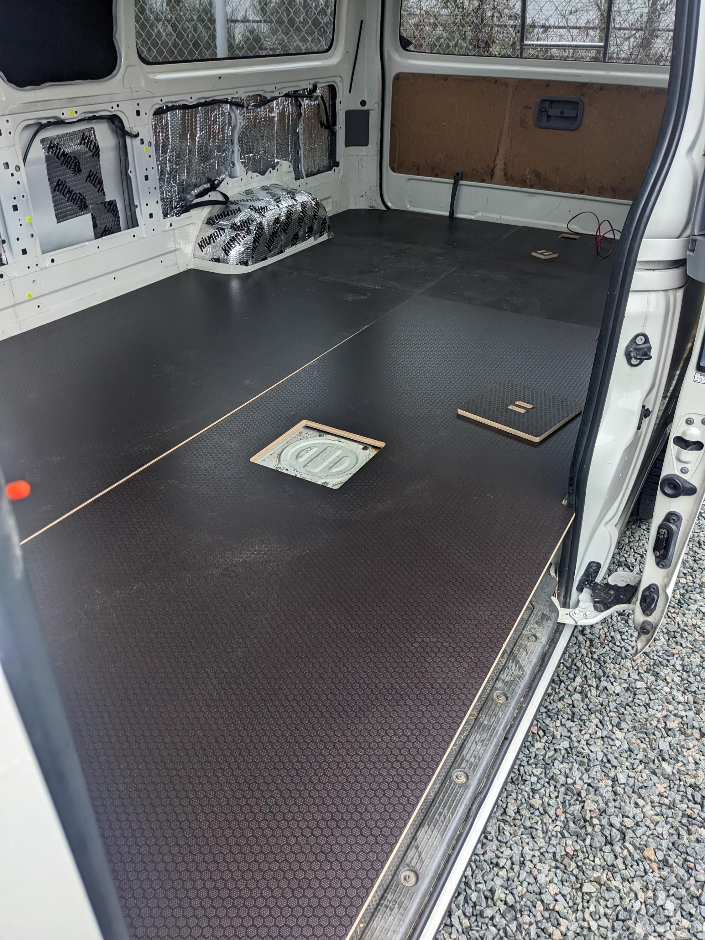Toyota Hiace H200 - 2004-2019 - Regular Body, Regular Wheelbase