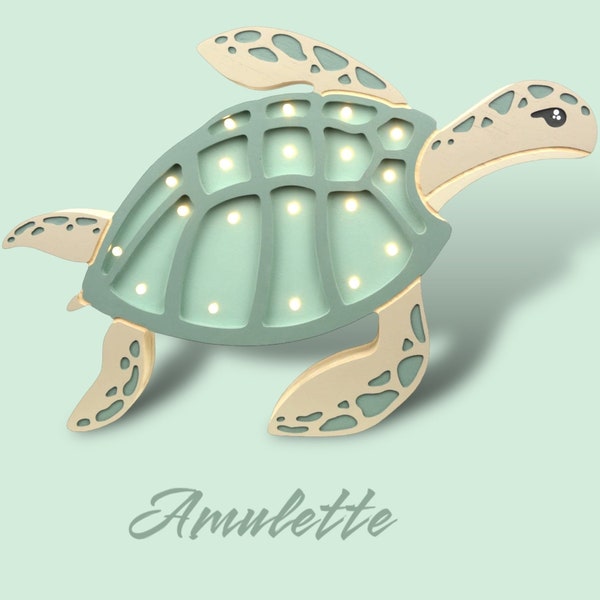 Jolie lampe - veilleuse d'étagère "Amulette la tortue" en bois massif de qualité fabriquée à la main pour la chambre des bébés et enfants.