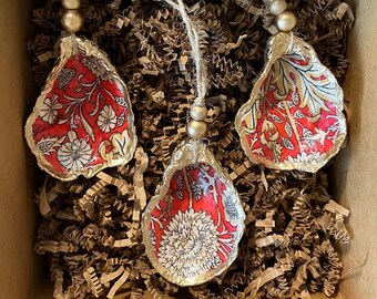 Bloemen oesterornament met William Morris rode en crème print