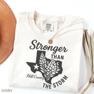 テキサス・ストロング洪水災害救援コンフォートカラーズシャツ、ヒルカントリー洪水サバイバーTシャツ、グアダルーペ川カー郡カービルシャツ