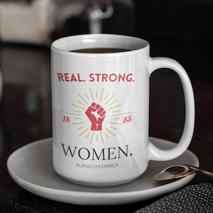 Alpha Chi Omega - Echt. Stark. Frau. Keramiktasse - Affinity Lizens