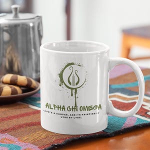 AXOMEA Alpha Chi Omega - Life&#39;s A Canvas Lyre Design Keramiktasse (grün) - Affinity Lizensiert
