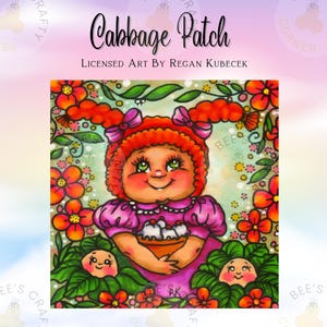 Puede incluir: Ilustración colorida de una muñeca sonriente con cabello rojo y ojos verdes, sosteniendo un pastel. La muñeca está rodeada de flores y vegetación, con el texto "Cabbage Patch" en la parte superior.