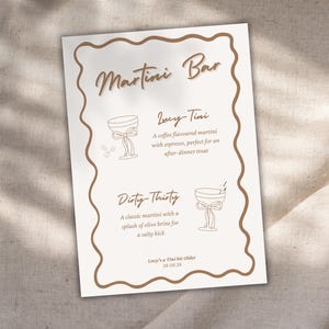 Signalétique modifiable pour le bar à martini | Un thème ancien Tini Bit | Martini expresso | Modèle de toile de cocktail signature | Panneau de menu de boissons modernes