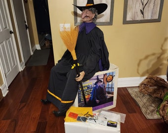 OOAK Spirit Halloween Animated Talking Witch w/ Box and Extras (super rare)