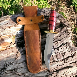 Handgjord knivslida i brunt läder - Campingtillbehör monterat i bälte