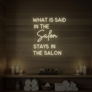 Ce qui est dit dans le salon, enseigne au néon LED pour salon de beauté | Lumière de citation de coiffeur | Enseigne décorative pour styliste
