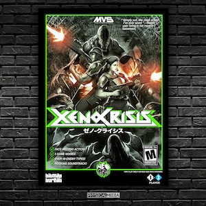 Puede incluir: Una caja de juego de video verde y negra para el juego "Xenocrisis" con el texto "ゼノークライシス" en japonés. La portada presenta a un grupo de soldados luchando contra criaturas alienígenas. El juego está clasificado como M para Maduros por la PEGI.