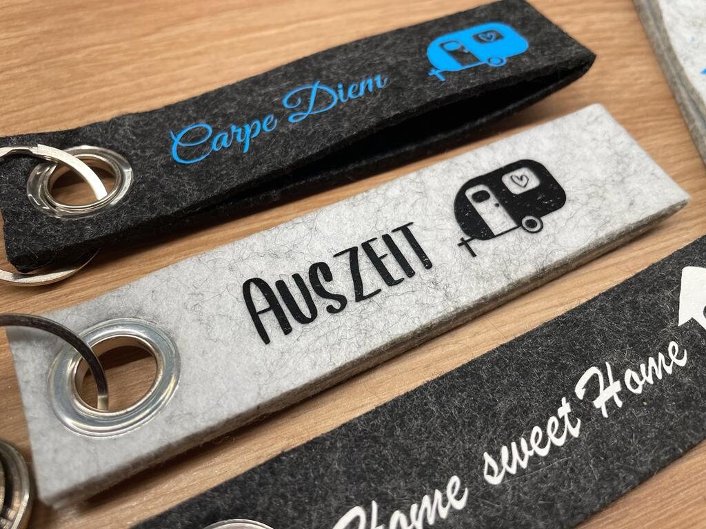 Schlüsselanhänger Filz personalisierbar Filzanhänger hellgrau oder ...