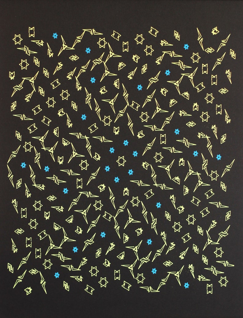 以下が含まれることがあります： 黒い背景に、黄色の星、黄色の三角形、青い星の模様が描かれている。