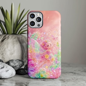 Könnte beinhalten: Eine Smartphone-Hülle mit einer lebendigen, mehrfarbigen Illustration einer kleinen Fee mit schillernden Flügeln, umgeben von leuchtenden Blumen, funkelnden Blasen und Schmetterlingen vor einem weichen, verträumten und glitzernden rosa Hintergrund.