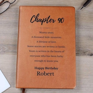 Geschenkideen zum 90. Geburtstag für ihn, Geschenk für einen 90-jährigen Mann, personalisiertes Tagebuch „Kapitel 90“ mit Namen
