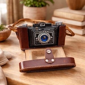Vintage FEX Ultra camera – Bakelite, 1950s – With original leather case