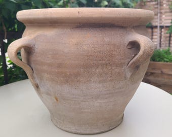 Old planter, terracotta pot with 4 handles from 1950. Diameter 28 cm.