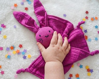 Personalisierbares Geschenk für Babys Musselin Schnuffeltuch Hase Schmusetuch Lieblingstier Kuscheltier Baby New Born Hallo Welt Stofftier