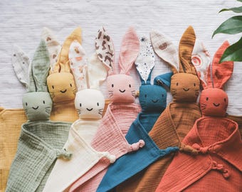 Peluche en mousseline, doudou lapin pour bébé, animal préféré, peluche, doudou pour nouveau-né, oreilles, Pâques, personnalisé