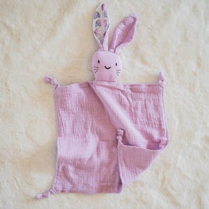 Schnuffeltuch personalisiert Hase | Schmusetuch Baby Musselin | Babygeschenk Geburt Neugeboren Flieder