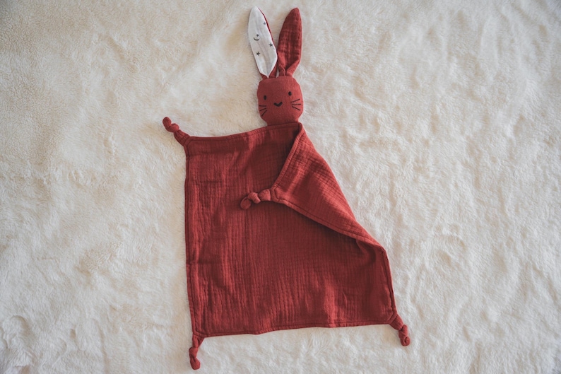 Schnuffeltuch personalisiert Hase | Schmusetuch Baby Musselin | Babygeschenk Geburt Neugeboren Weinrot