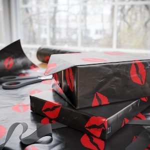 Gift Wrap, Red Lipstick Lips Wrapping Paper, Holiday Present Wrap, Birthday Gift Packing, Party Favors Decoration, Festive Giftwrap Roll