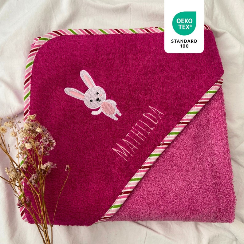 Babyhandduk med huva, Oeko-TEX® Standard 100 - Personlig babyhandduk broderad med namn och motiv Beeren-pink