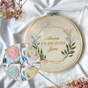 Embroidery frame embroidered with name and date - Personalized gift for a wedding or engagement