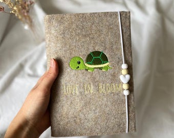 Copertina personalizzata per il libretto della gravidanza - Copertina in feltro per il libretto della gravidanza con nome e disegno ricamati.