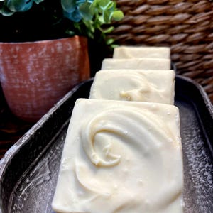 Jabón artesanal orgánico de aceite de oliva y sal marina – Suave, sin perfume, elaborado mediante el proceso en frío.
