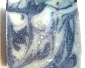 Saponetta artigianale Bastille alla lavanda biologica, completamente naturale, al latte di capra fresco