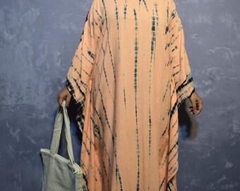 Perzikkleurige tie-dye rayon kaftan: boho strandjurk