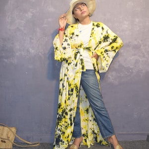 Peignoir kimono en batik rayonne : robe de plage oversize effet tie-dye
