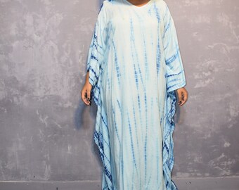 Hemelsblauwe tie-dye kaftan: strandjurk van bohorayon