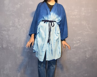 Kimono azul tie-dye em rayon: saída de praia/roupa de descanso