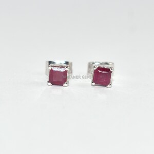 Brinco de rubi quadrado pequeno em prata de lei 925 - Brinco leve para uso diário