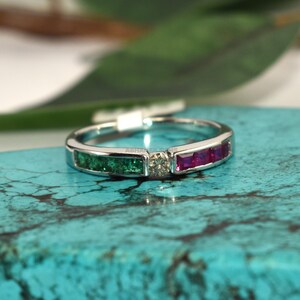 100% naturlig liten rubin - smaragd- och diamantring i 925 sterlingsilver, minimalistisk halv alliansring, handgjorda fina smycken