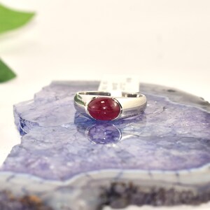 Handgjord rubin silverring, naturlig rubin cabochonring, herrsignetring, massivt 925 sterlingsilver, smycken med födelsesten i juli