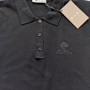 T-shirt polo noir en maille LORO PIANA taille M, L, logo image 4