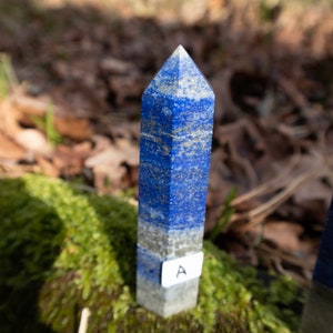 Naturligt lapis lazuli-torn, obelisk, reiki-laddning, meditationskristall, högkvalitativ naturlig punkt, blå dekoration A