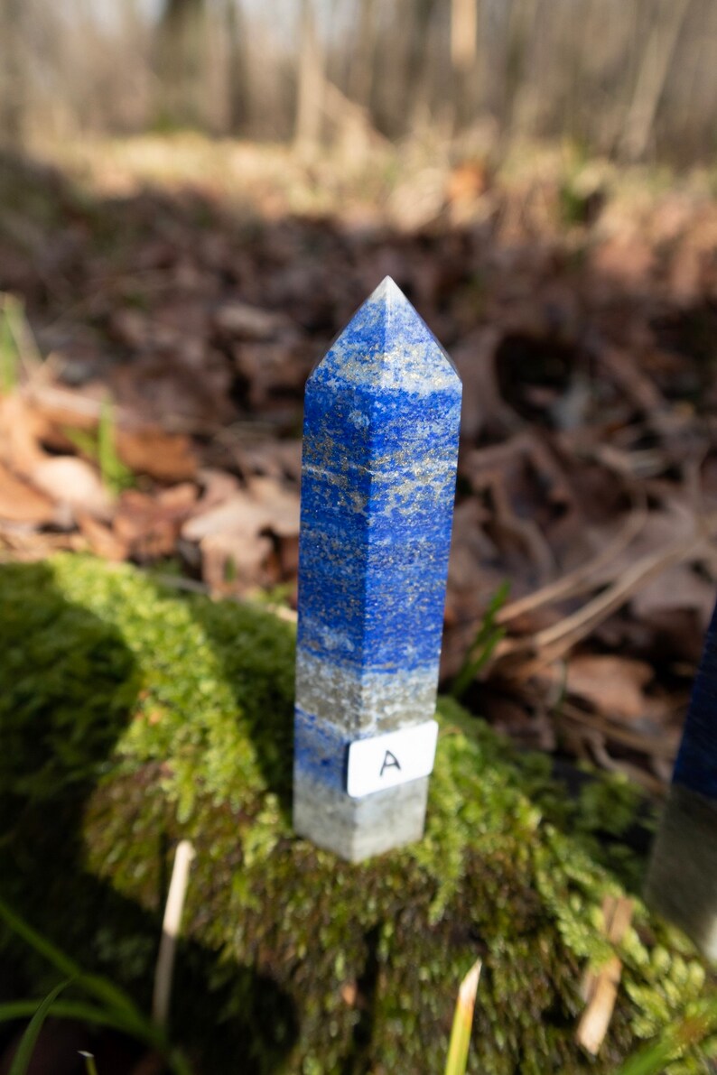 Naturligt lapis lazuli-torn, obelisk, reiki-laddning, meditationskristall, högkvalitativ naturlig punkt, blå dekoration A