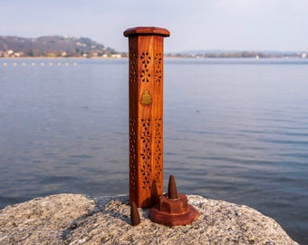 Quemador de torre de madera, torres de humo octogonales de madera, representación de Buda