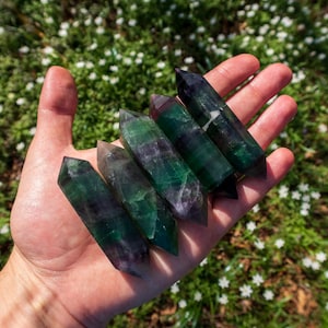 Polished 2 Colors Of Fluorite Obelisk | Oceanic Linkways Inc. In NJ - Foto 2