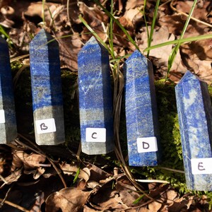 Naturligt lapis lazuli-torn, obelisk, reiki-laddning, meditationskristall, högkvalitativ naturlig punkt, blå dekoration bild 8