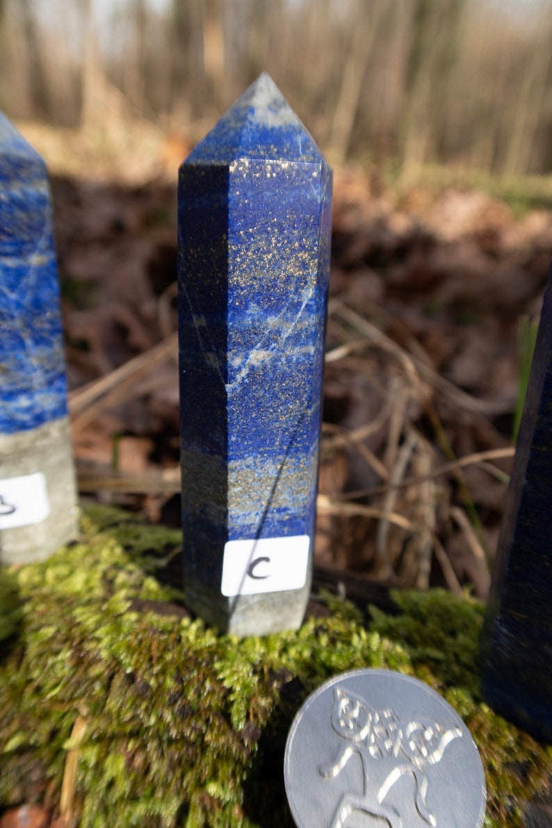 Naturligt lapis lazuli-torn, obelisk, reiki-laddning, meditationskristall, högkvalitativ naturlig punkt, blå dekoration C